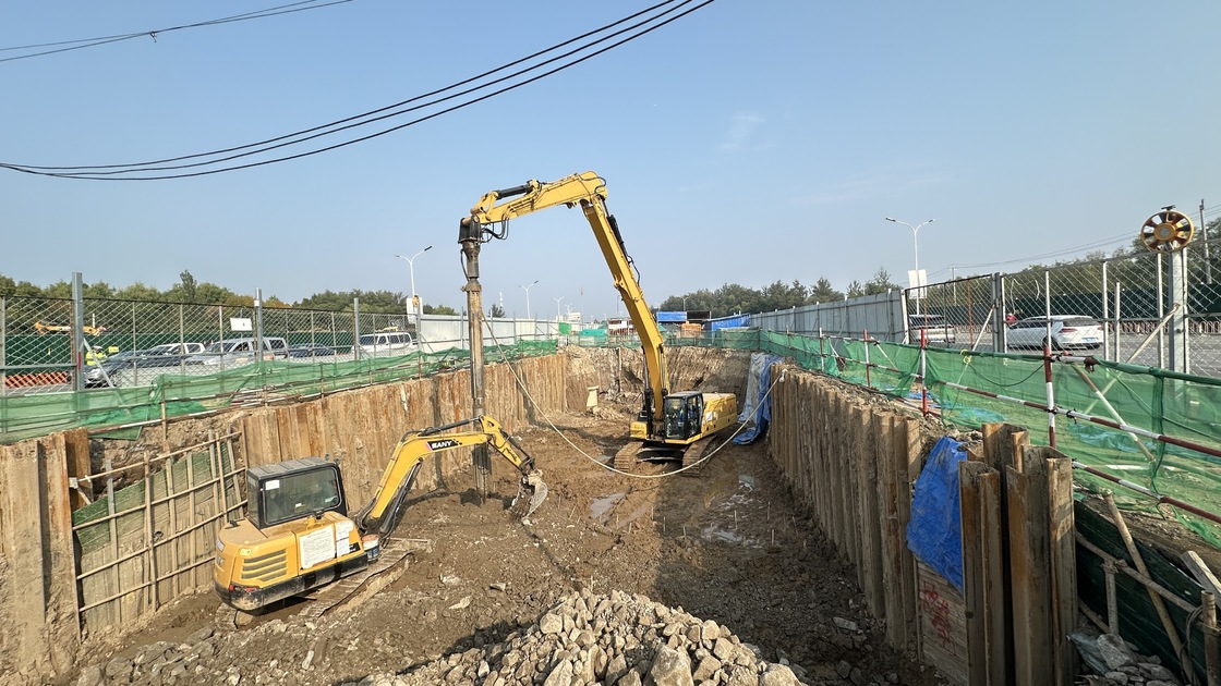 Hydraulic Vibroflot with 150Kw Power and High Compaction Efficiency for Soil Improvement ISO 9001 Certified